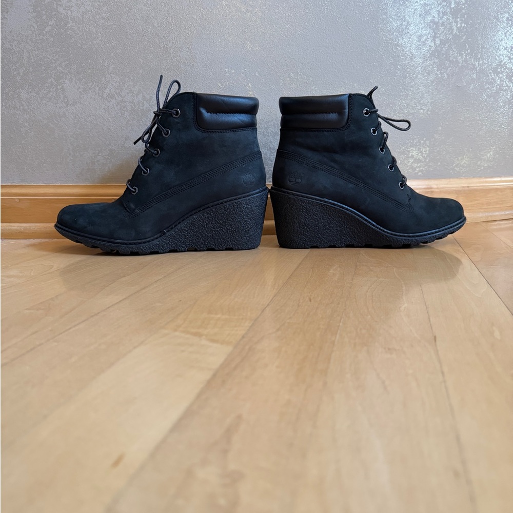 Women’s Timberland Wedge Boots. Great Condition. Size 7-1/2. - Picture 2 of 4